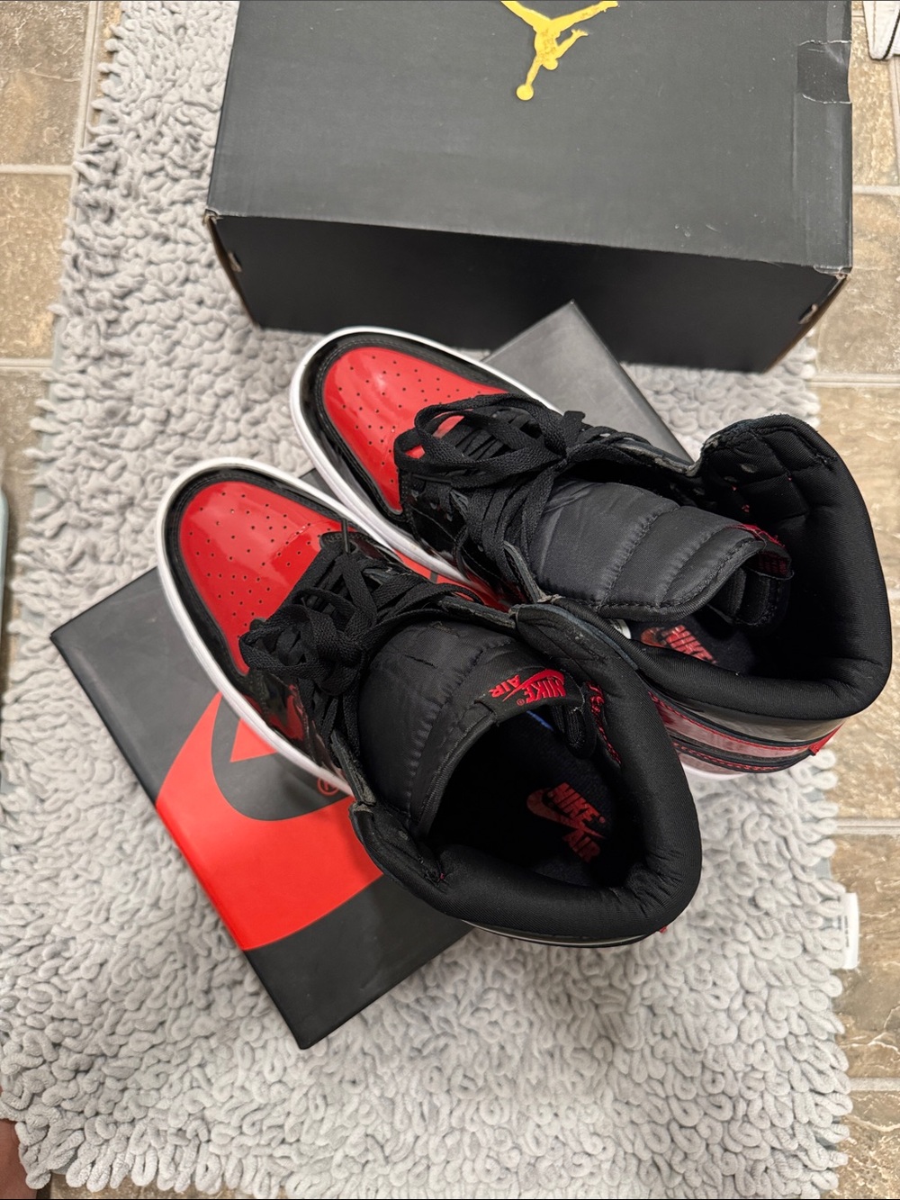 Nike Air Jordan 1 High OG - Black/Red